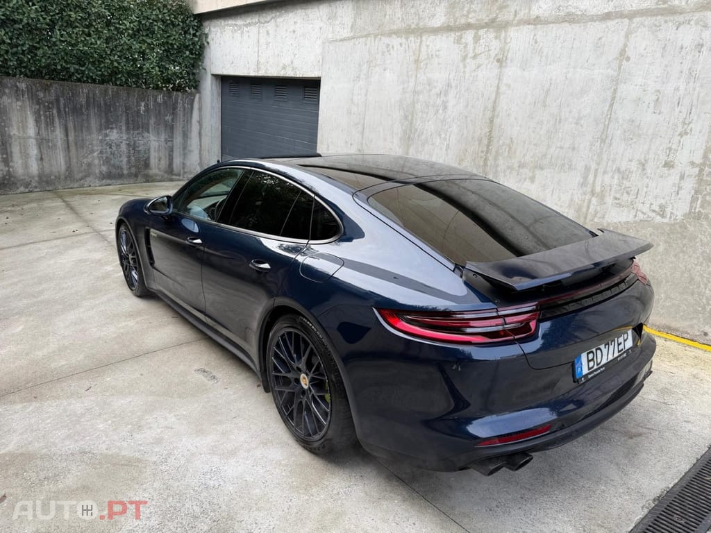Porsche Panamera 4 E-Hybrid Platinum Edition