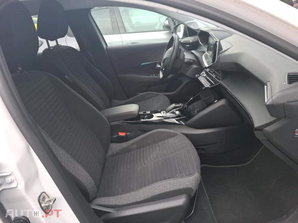 Peugeot E-208 50 kWh Style