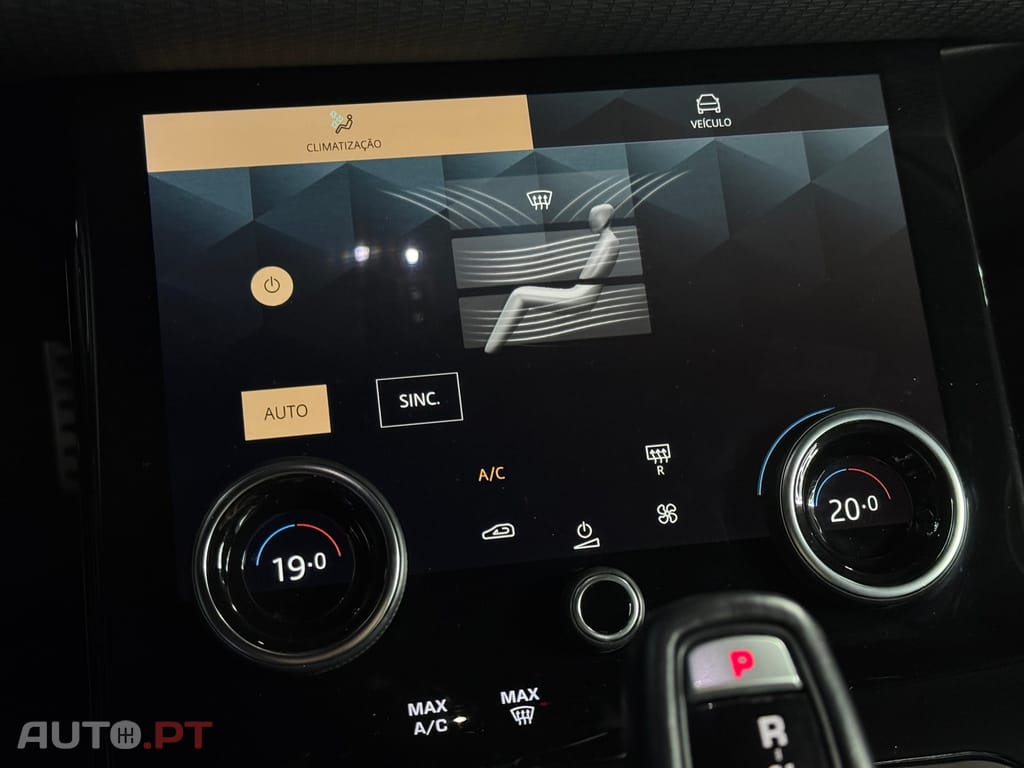 Land Rover Evoque 1.5 P300e AWD R-Dynamic S Auto