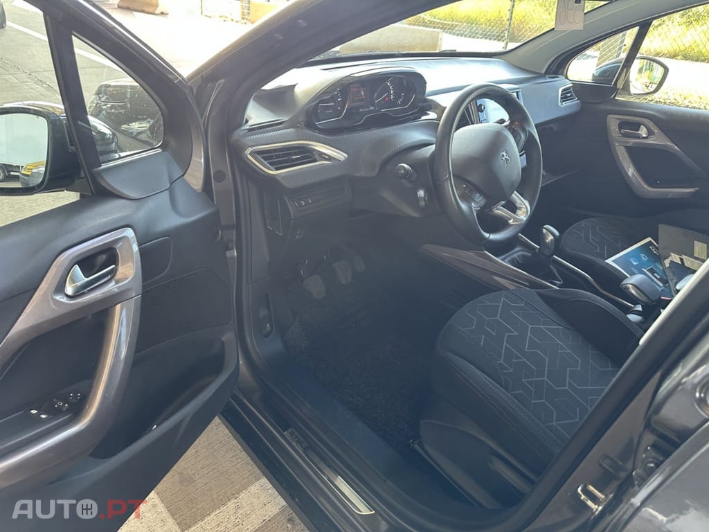 Peugeot 2008 1.2 PureTech Style