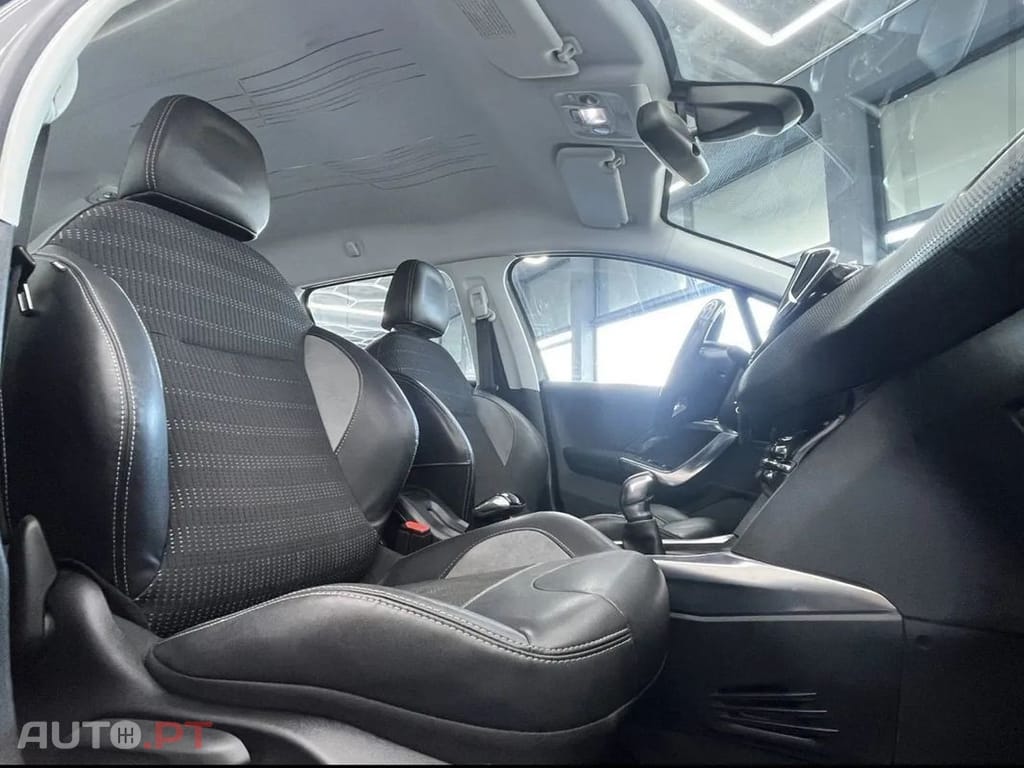 Peugeot 2008 1.2 PureTech Allure