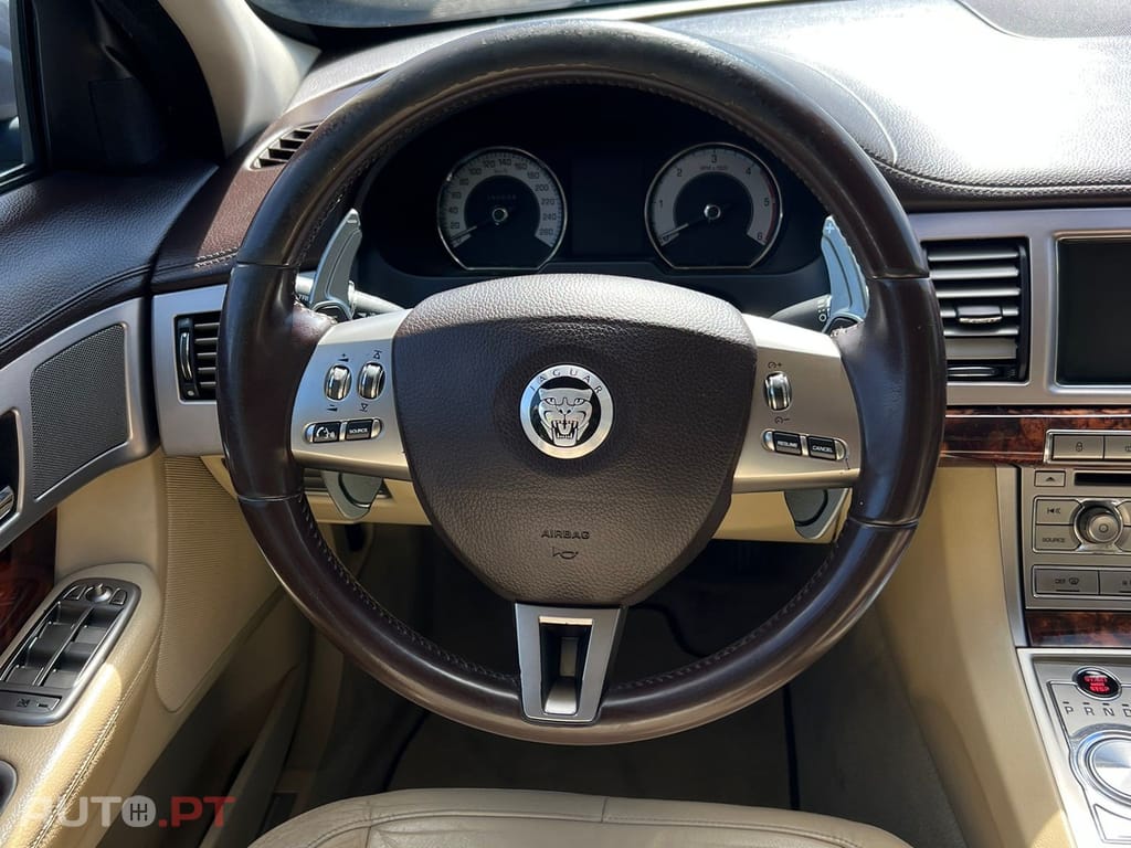 Jaguar XF 2.7 D V6 Luxury
