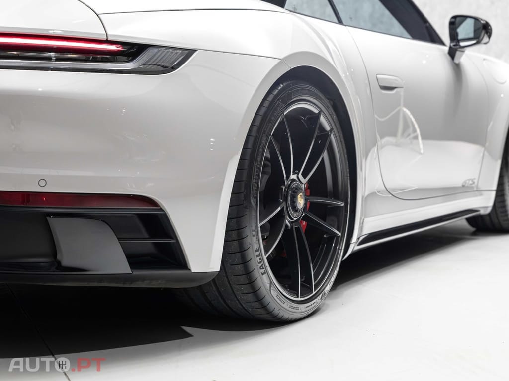 Porsche 911 Carrera 4 GTS Cabriolet