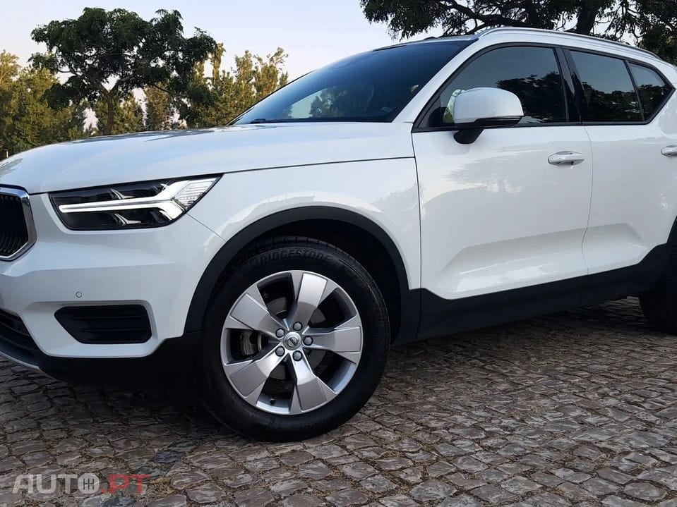 Volvo XC40 2.0 D3 Momentum Plus