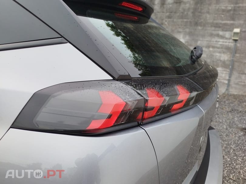 Peugeot 2008 1.2 PureTech Allure EAT8