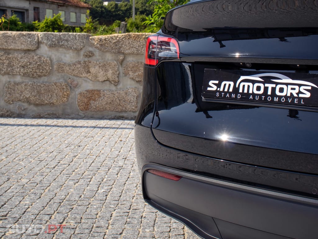Tesla Model Y Long Range Dual Motor AWD