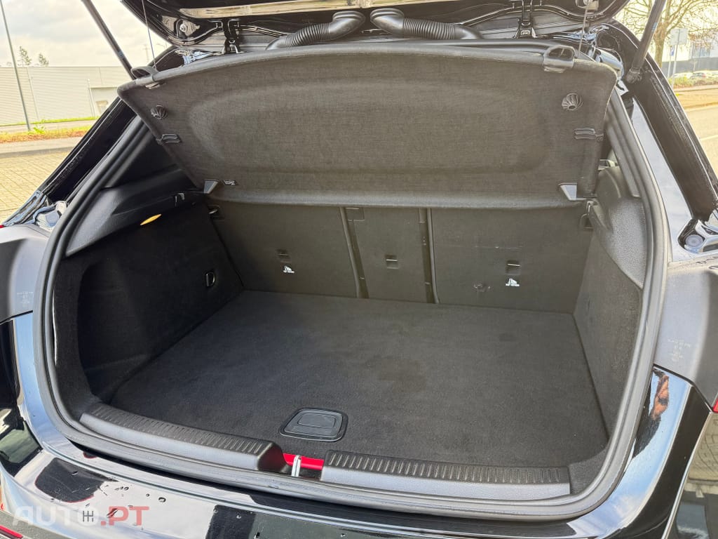 Mercedes-Benz A 250 e AMG Line