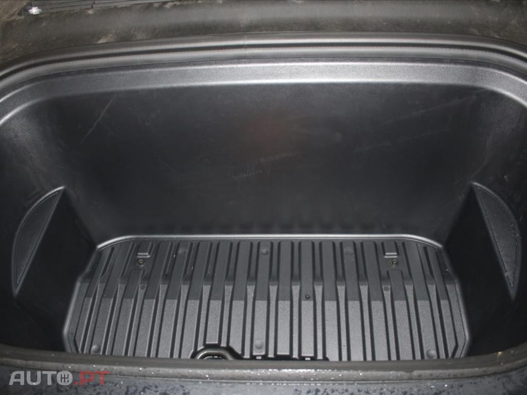 Tesla Model Y StandardRWD