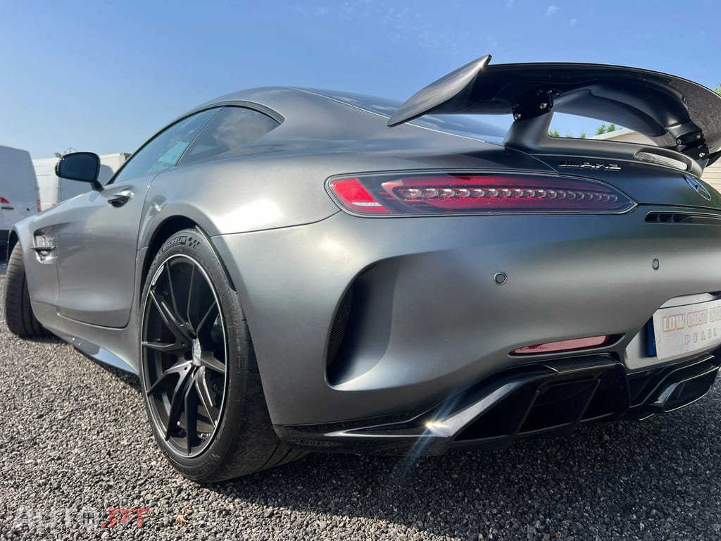 Mercedes-Benz AMG GT R