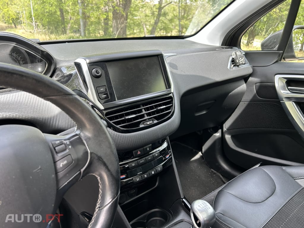 Peugeot 2008 1.2 Pure Tech