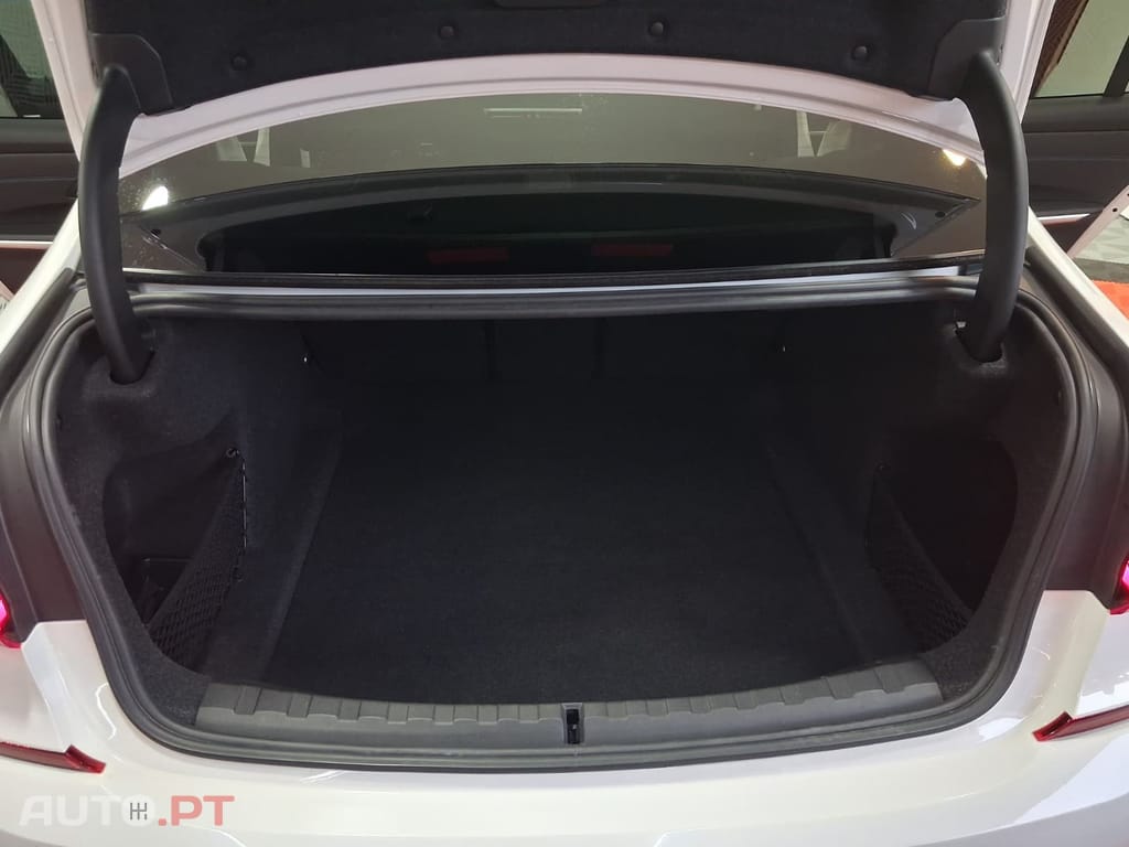 BMW 320 d Pack M Auto — fotografia 21
