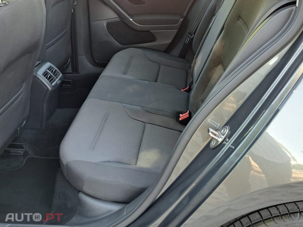 Volkswagen Golf 1.6 TDI Confortline DSG