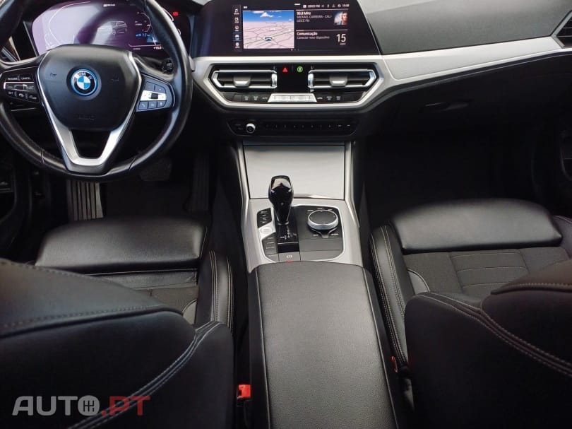 BMW 330 e Touring Auto