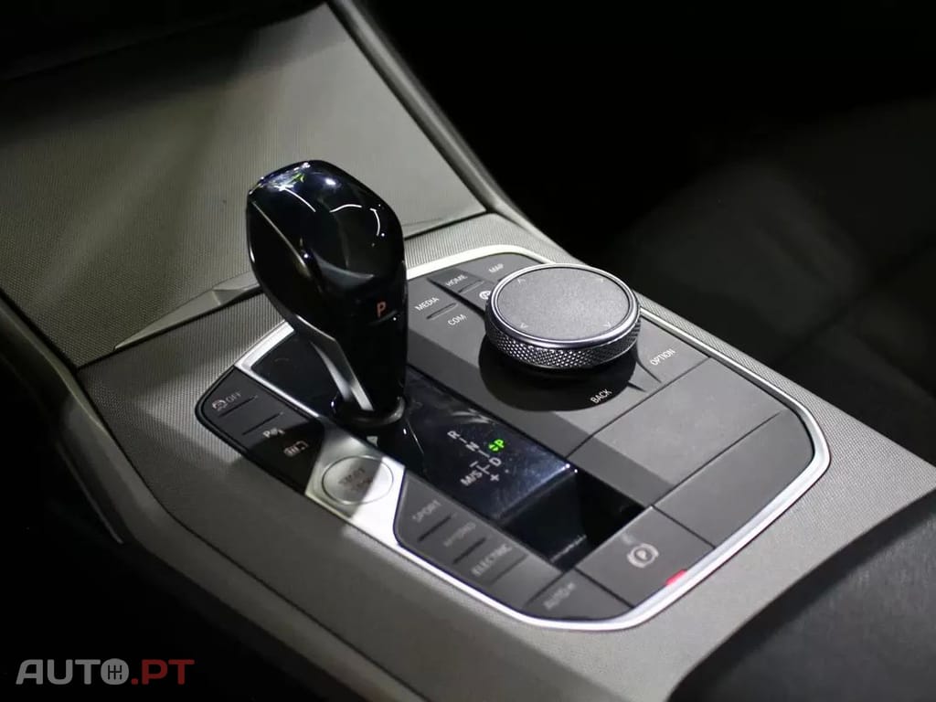 BMW 330 e Line Luxury Auto