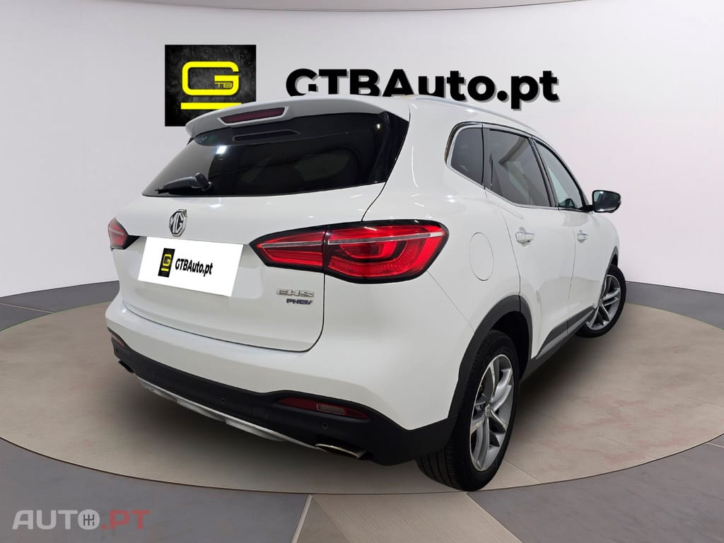 MG EHS PHEV Hybrid Luxury