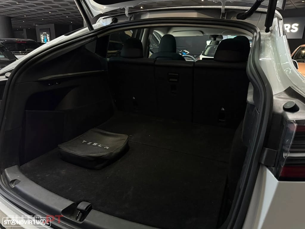 Tesla Model Y Long-Range RWD