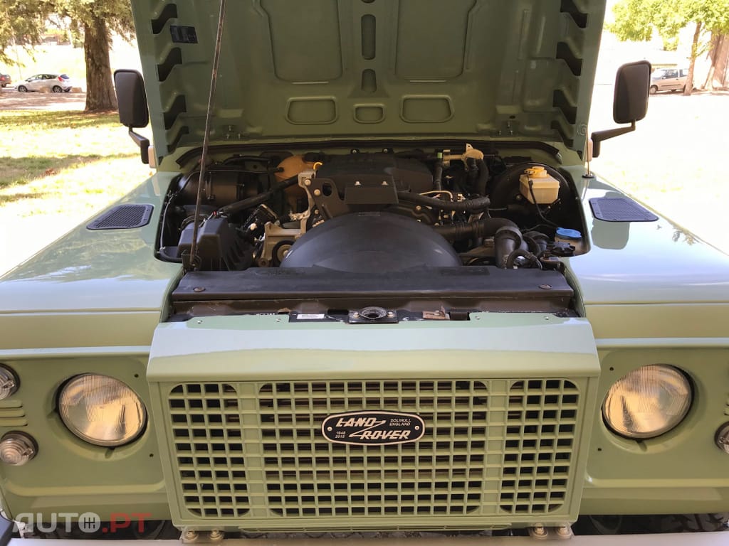 Land Rover Defender TD4 PUMA HERITAGE