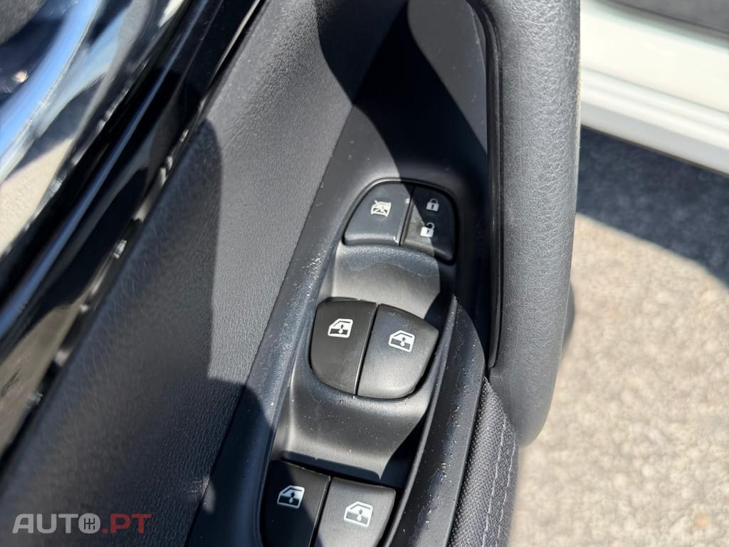 Nissan Qashqai 1.3 DIG-T N-Connecta J18 Led