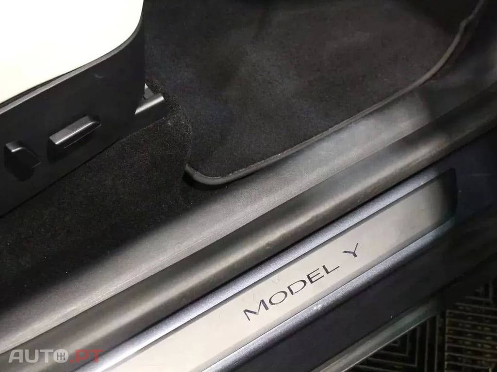 Tesla Model Y Long Range Tração Integral