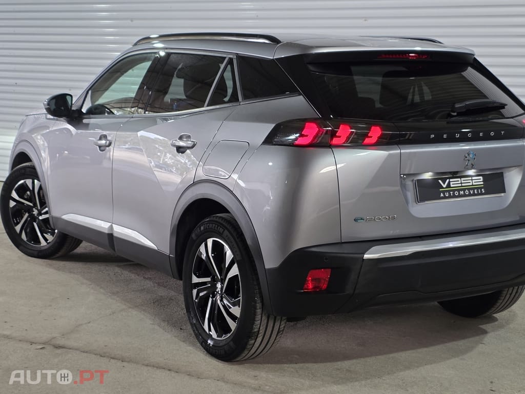 Peugeot E-2008 50 kWh Allure