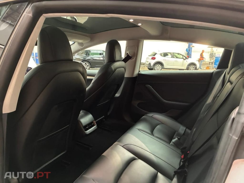Tesla Model 3 Standard Range Plus RWD