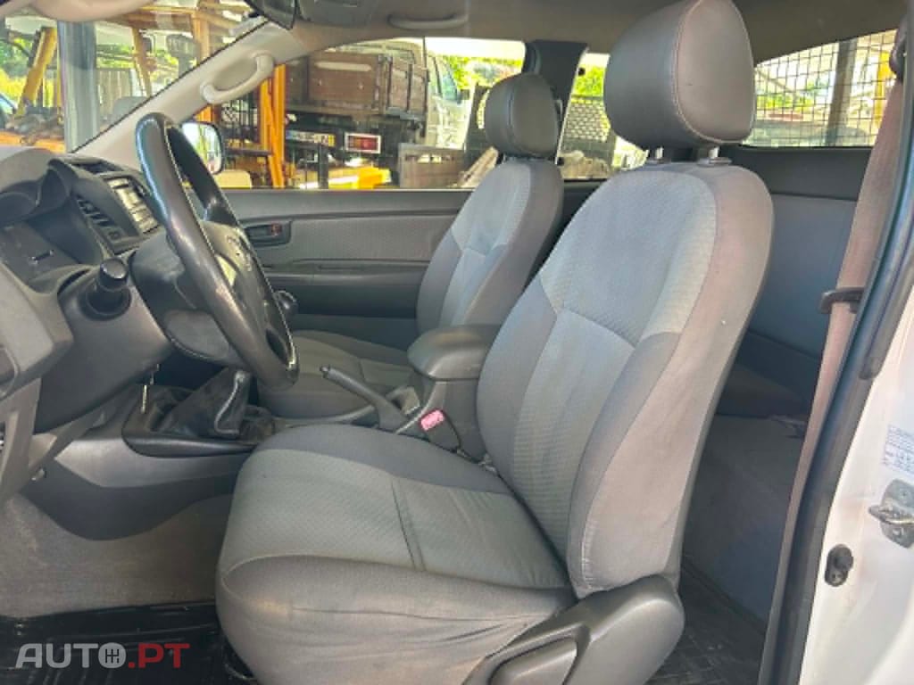 Toyota Hilux X-Cab 4x4 2.5D-4D 144cv