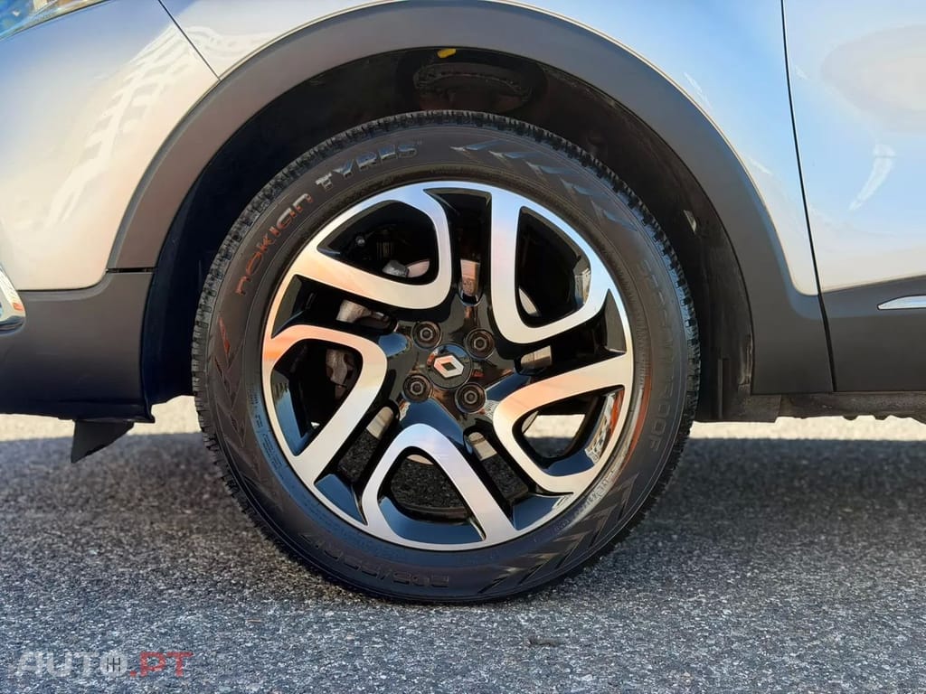 Renault Captur TCe 120 EDC Dynamique — fotografia 19