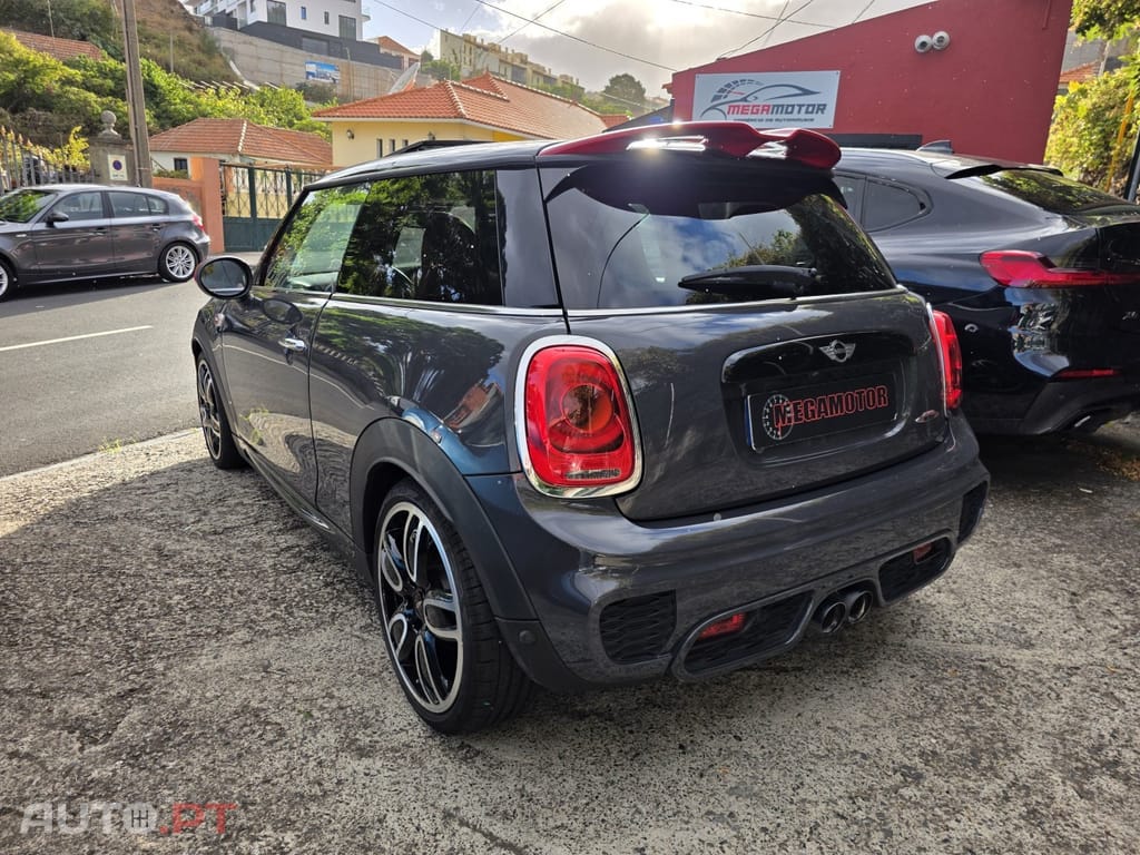 MINI Cooper John Cooper Works Auto Desportiva