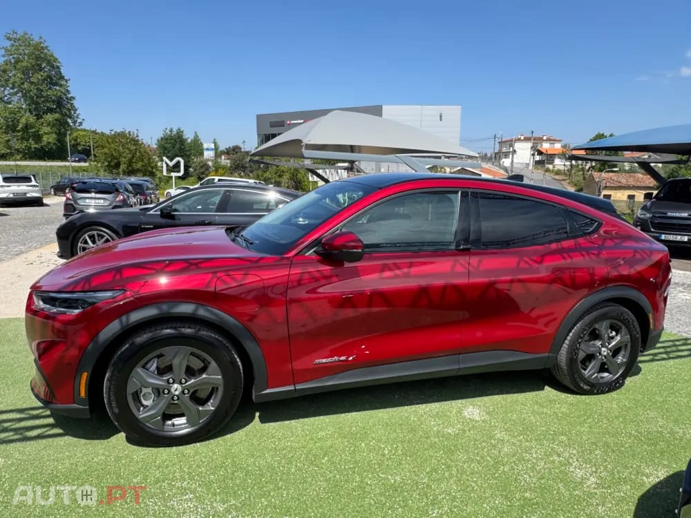 Ford Mustang Mach-E Alargada