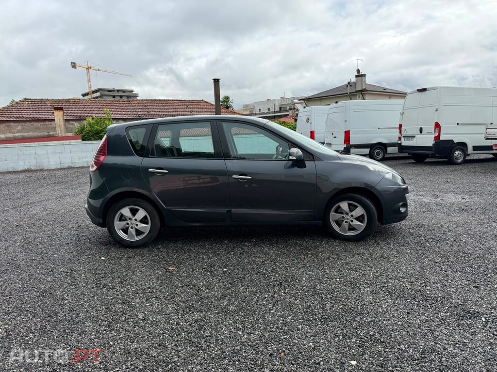 Renault Scénic 1.9 dCi FAP Dynamique
