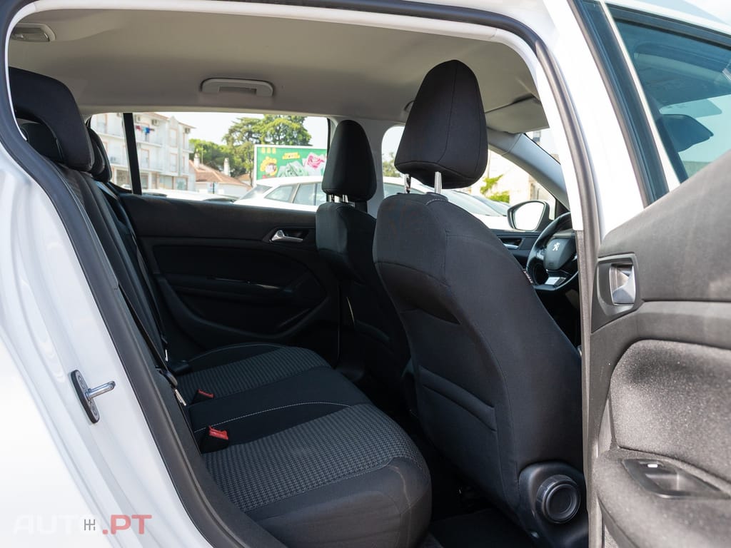 Peugeot 308 1.5 BlueHDi Business Line