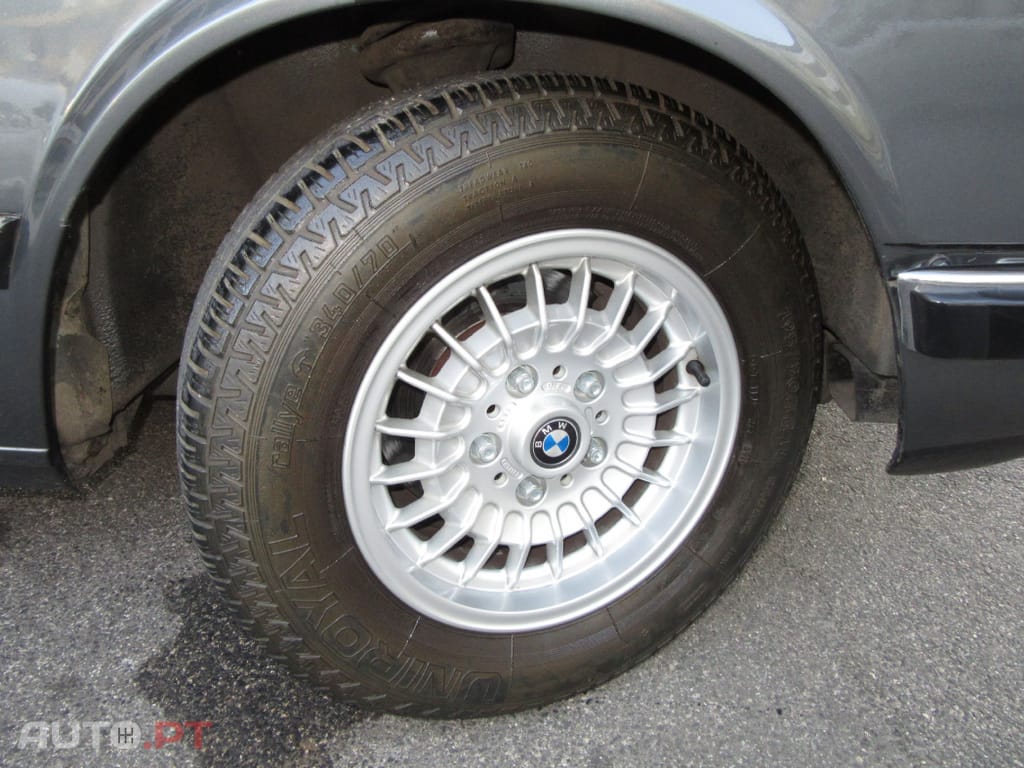 BMW 520 i E28 1983 Clássico