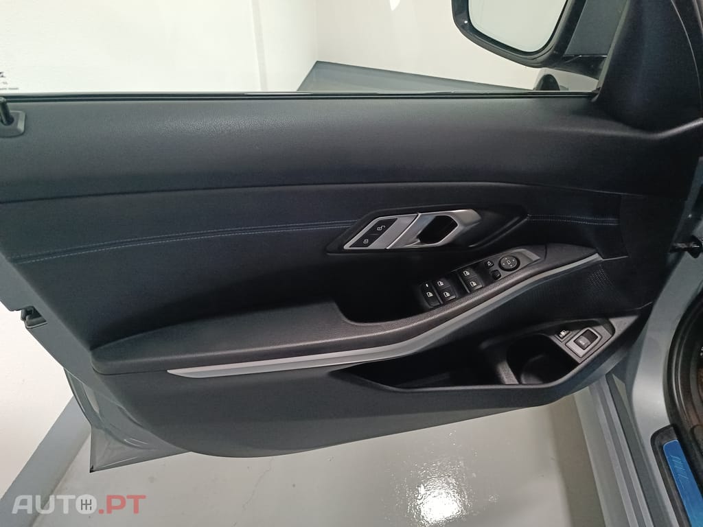 BMW 320 e Pack Desportivo M Auto