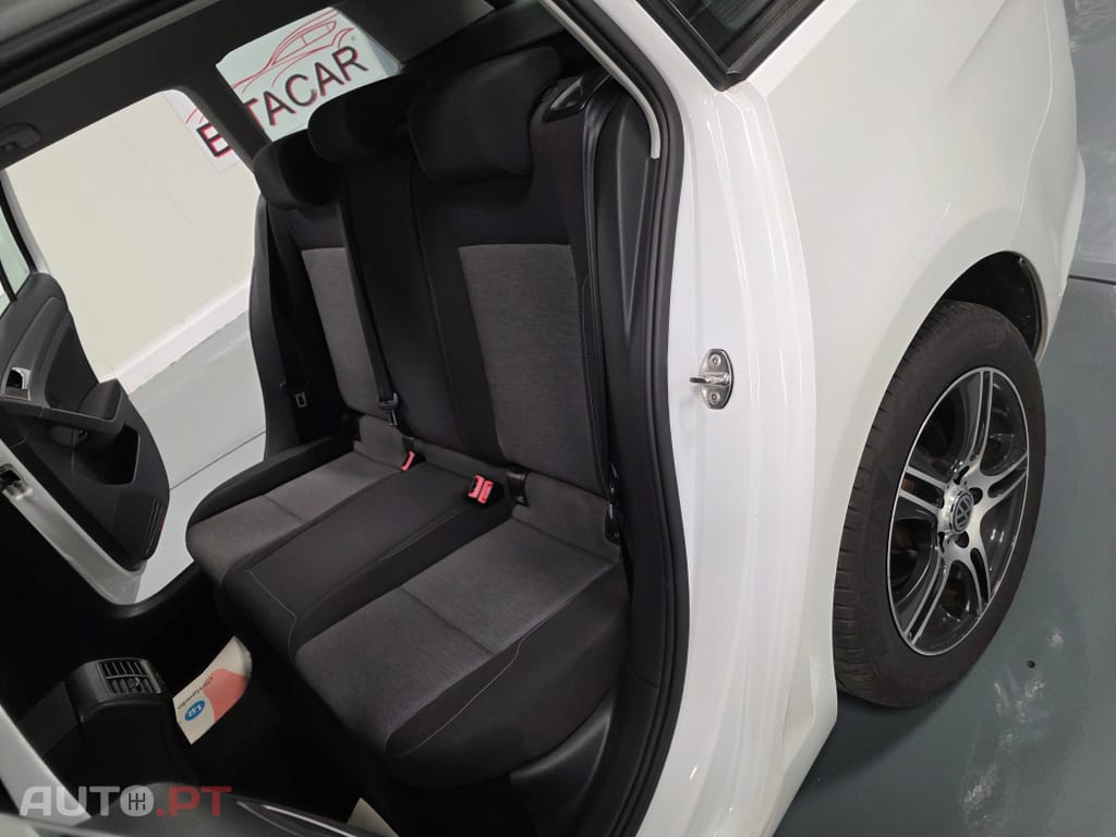 Volkswagen Golf 1.6 HDI CONFORTLINE