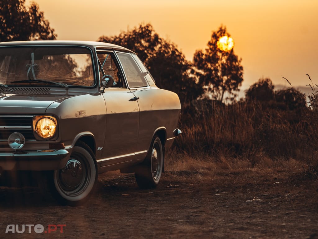 Opel Kadett Sedan 2 door 1.1