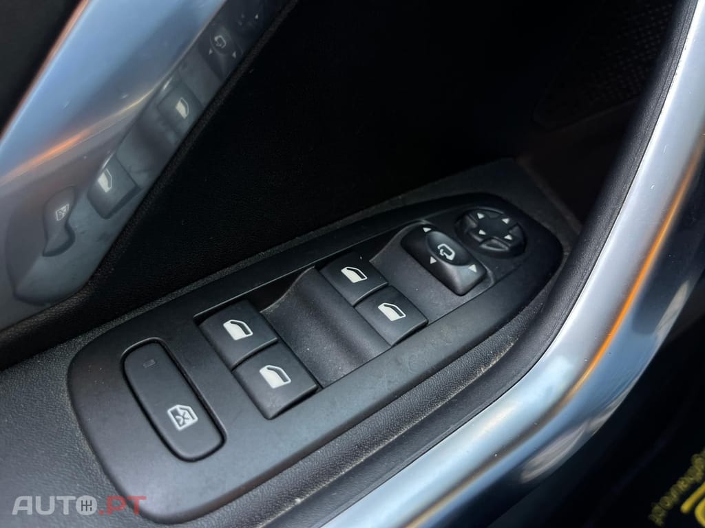 Peugeot 2008  1.2 PureTech Crossway