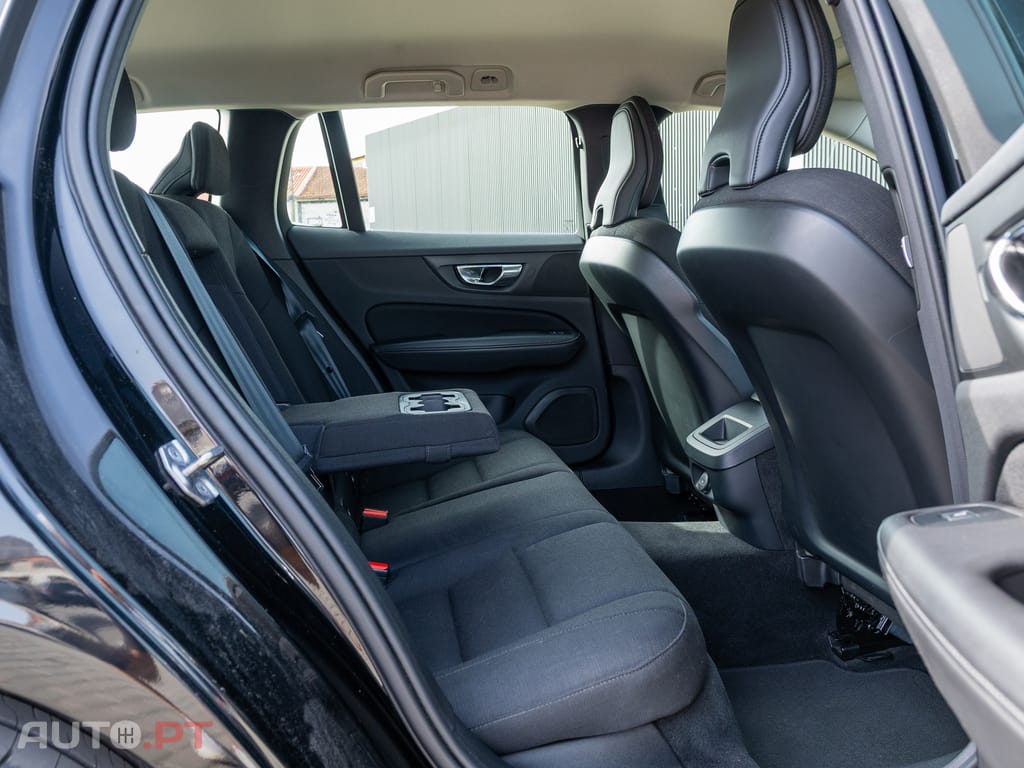 Volvo V60 2.0 B4 Essential Auto