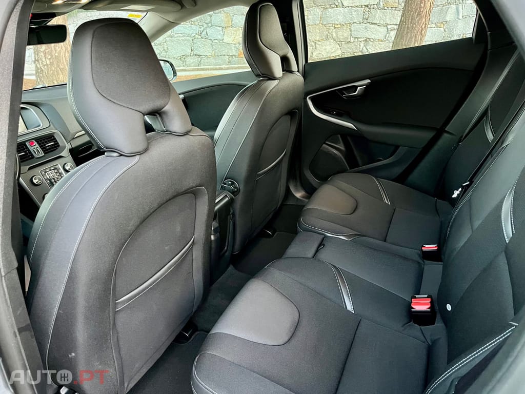 Volvo V40 D2