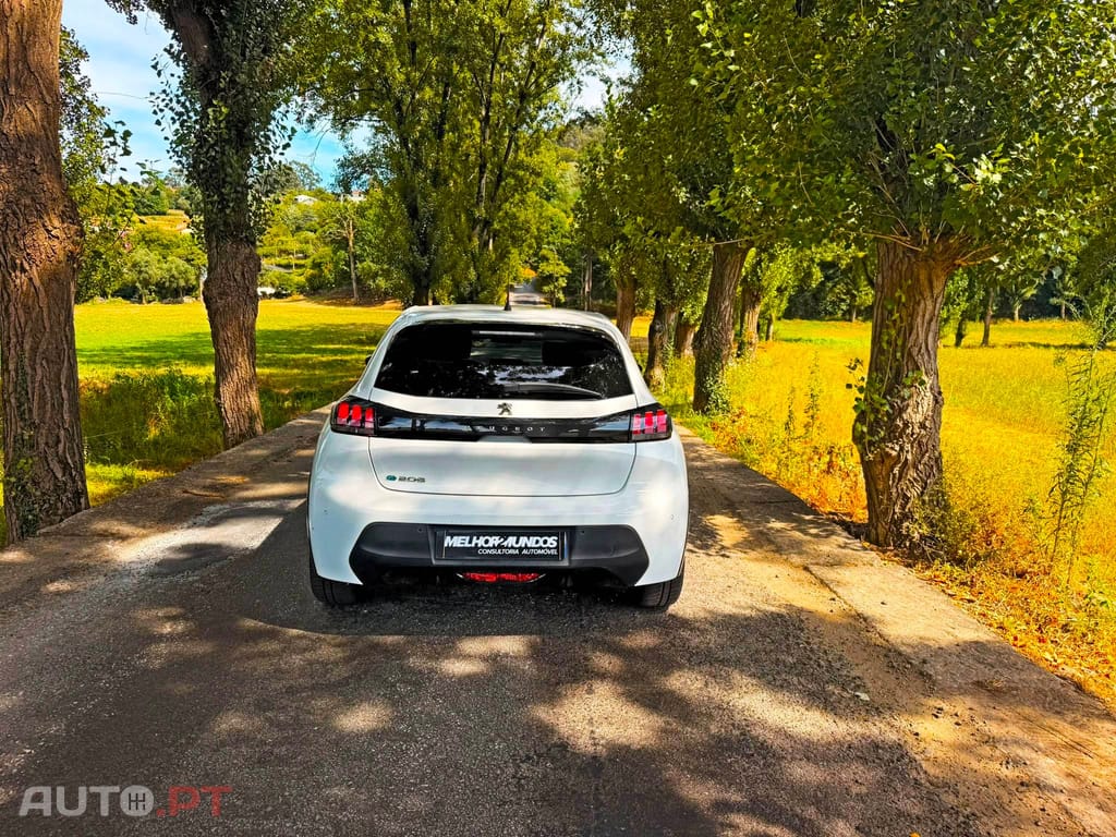 Peugeot E-208 50 kWh Style