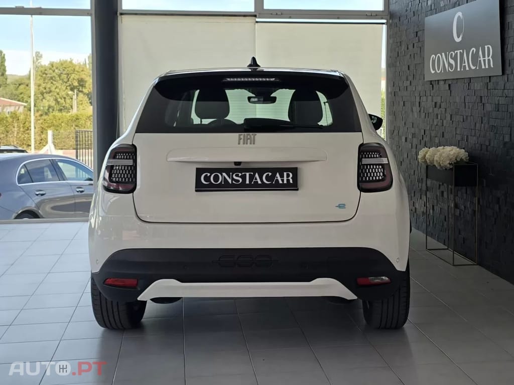 Fiat 600e 54 kWh (RED)