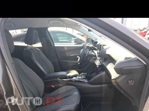 Peugeot 2008 1.5 BlueHDi Allure Pack EAT8