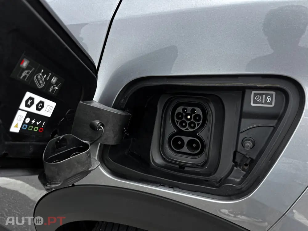Peugeot E-2008 50 kWh Active Pack