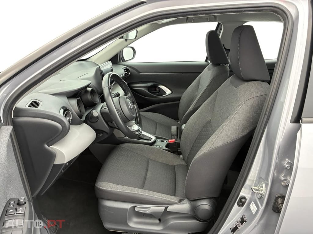 Toyota Yaris Cross Hybrid Dynamic Business 2WD