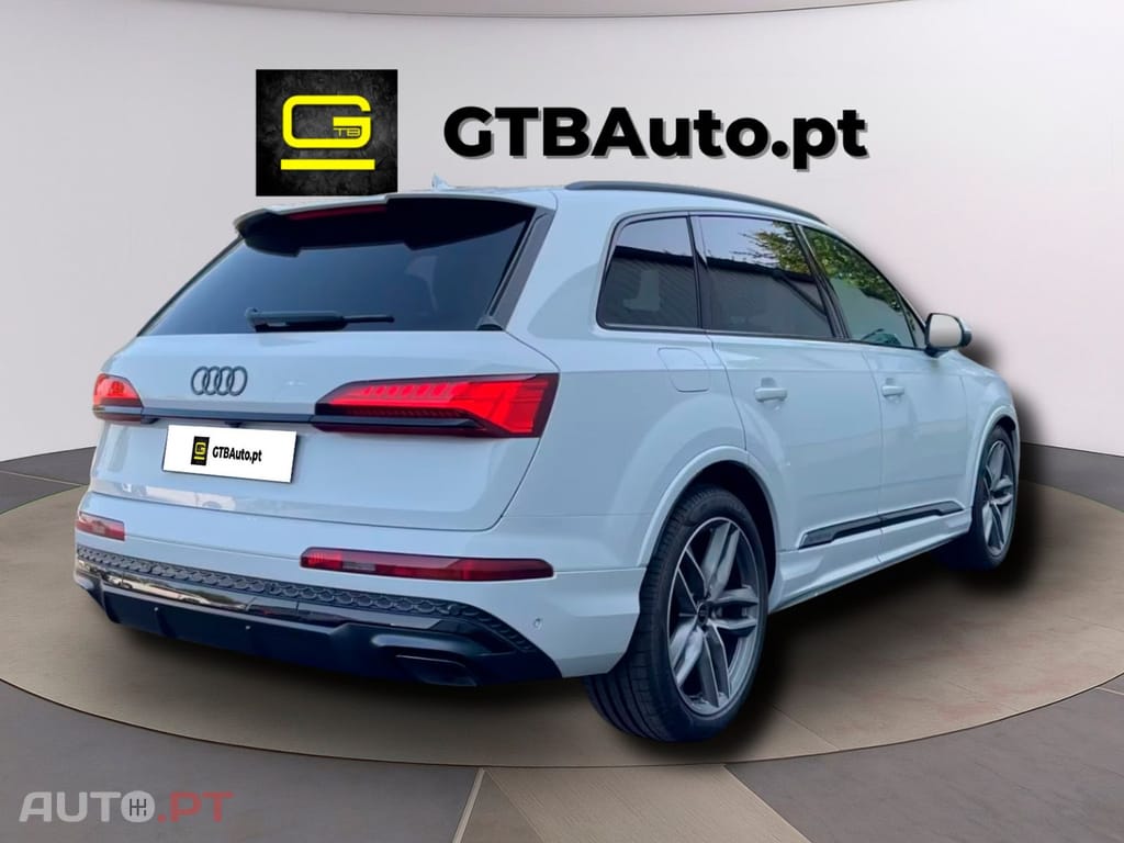 Audi Q7 55 TFSIe quattro S-LINE 