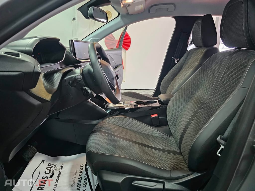 Peugeot e-208 50 kWh Allure — fotografia 10