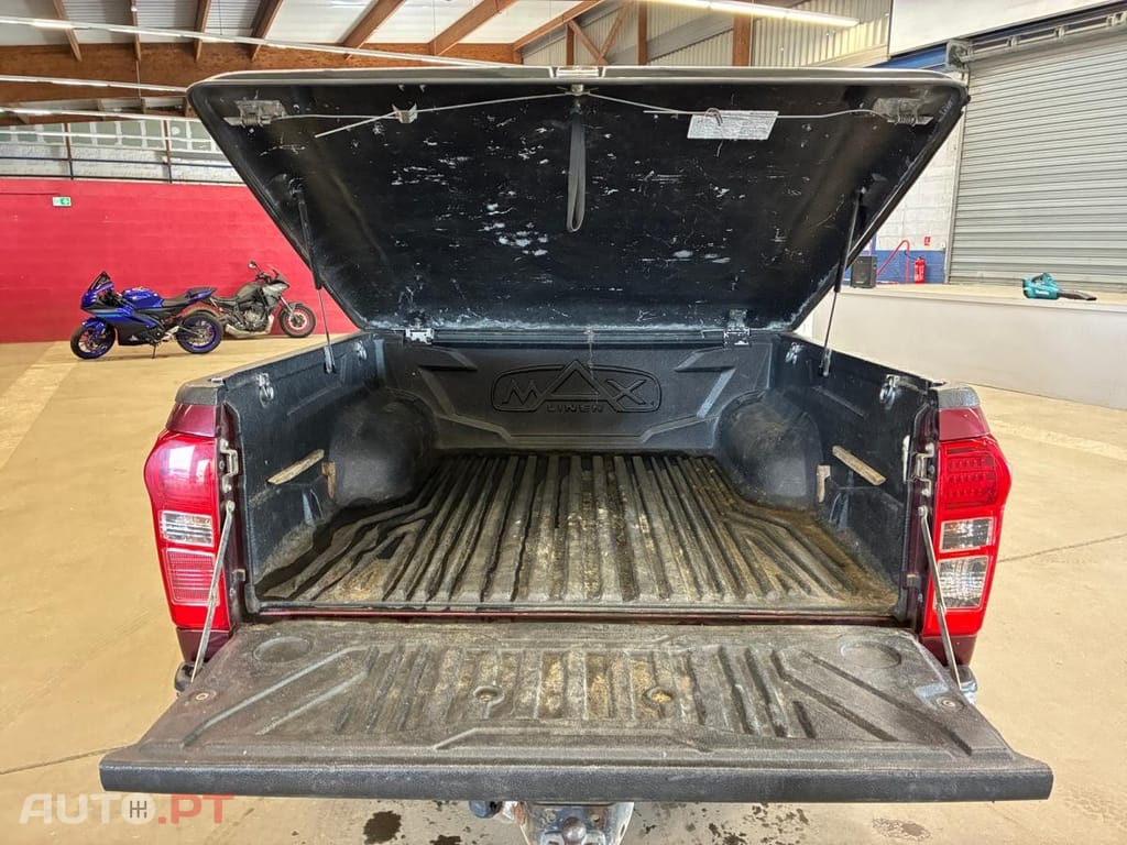 Isuzu D-Max 2.5 Crew Solar