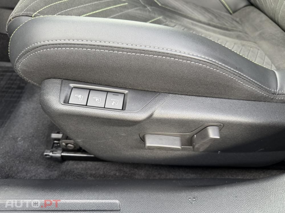 Peugeot E-2008 54 kWh GT