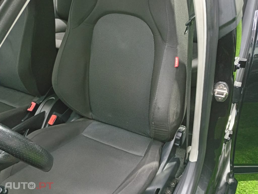 SEAT Ibiza 1.6 TDI Reference — fotografia 18