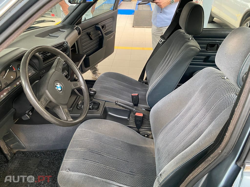 BMW 316 e30