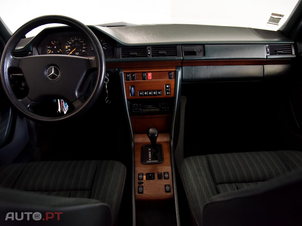 Mercedes-Benz E 300 D Turbo